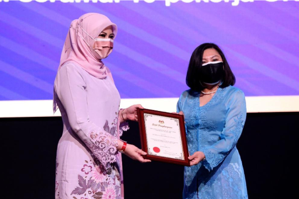 DKSH's Subsidiary Famous Amos Receives Caring Employer Award from the Malaysian Government