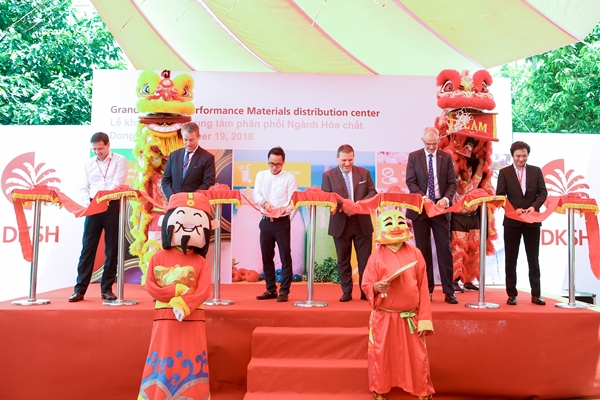 DKSH opens new distribution center to accelerate growth of its Performance Materials business in Vietnam